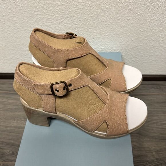 Bzees Everly Block Heel Sandal - Picture 7 of 9